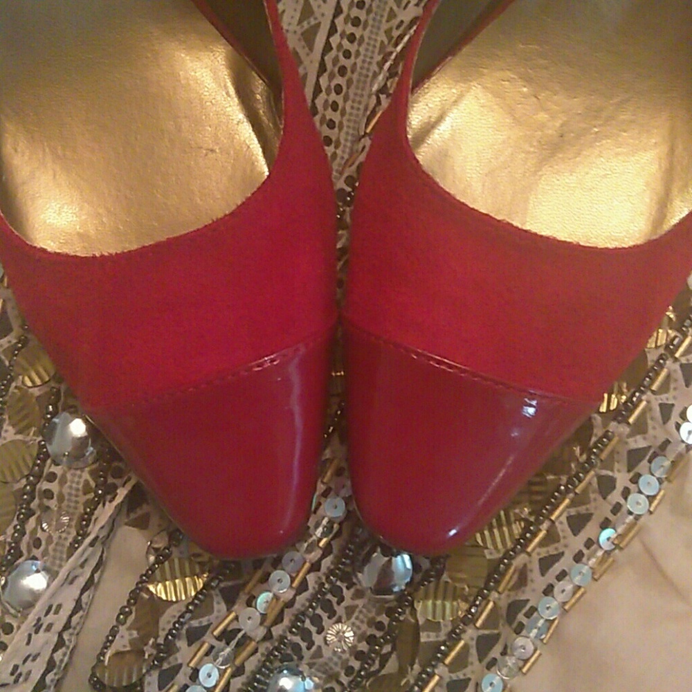 Red Heels - Picture 2 of 5